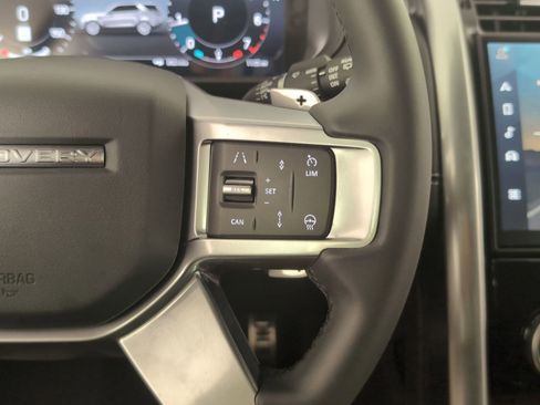 Certified 2025 Land Rover Discovery Dynamic SE image 15