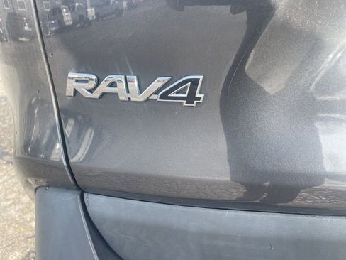 Used 2022 Toyota RAV4 XLE w/ Convenience Package image 6