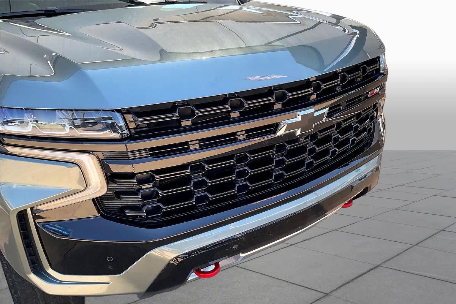 Used 2024 Chevrolet Suburban Z71 w/ Luxury Package AWD/4WD image 29