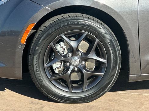 Used 2019 Chrysler Pacifica Touring Plus w/ Advanced Safetytec Group image 33