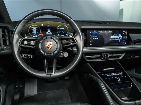 Certified 2026 Porsche Cayenne AWD/4WD image 18