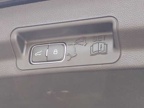 Used 2025 Ford Explorer Active RWD image 38