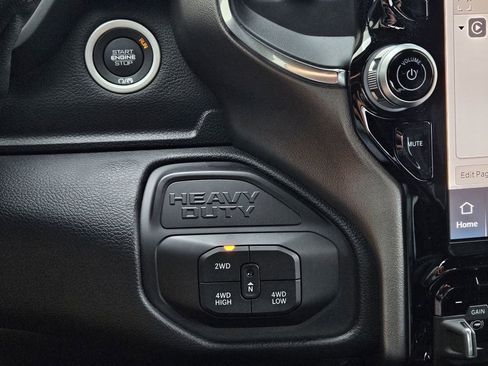 New 2026 RAM 2500 Laramie AWD/4WD image 19