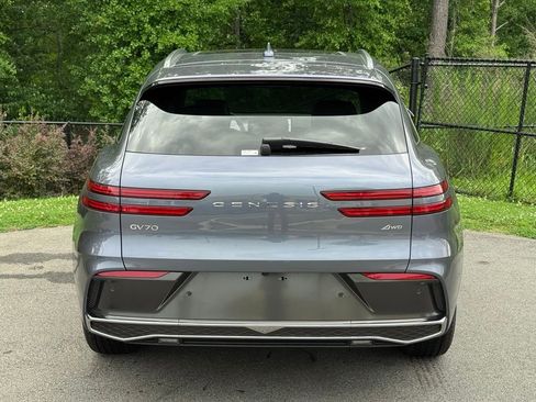 Used 2026 Genesis GV70 2.5T Advanced image 12