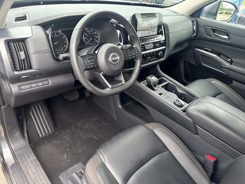 Used 2025 Nissan Pathfinder SL AWD/4WD image 24