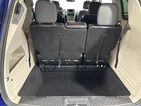 Used 2020 Dodge Grand Caravan SXT image 12