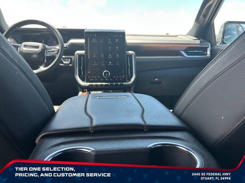 Used 2025 GMC Yukon XL Denali AWD/4WD image 16
