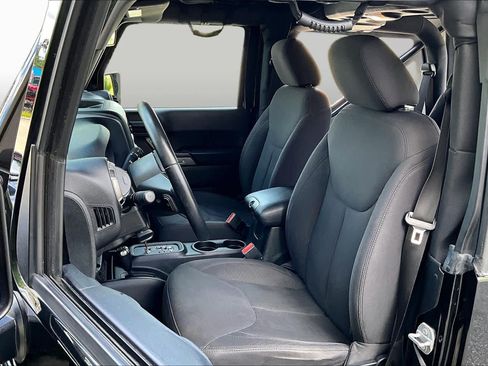 Used 2016 Jeep Wrangler Sport w/ Connectivity Group AWD/4WD image 9
