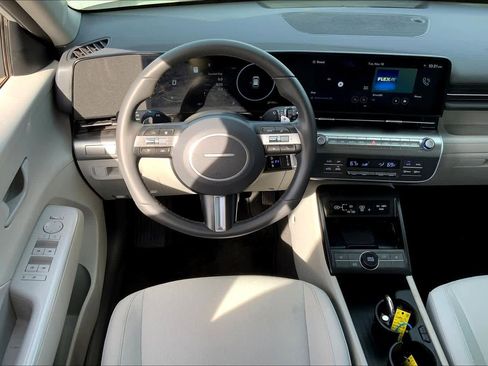 Used 2025 Hyundai Kona SEL image 5