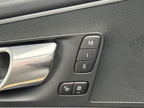 Used 2018 Volvo XC60 T5 Momentum w/ Convenience Package image 39