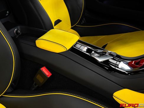 Used 2022 Lamborghini Huracan EVO image 32