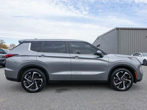 Used 2022 Mitsubishi Outlander SE image 25
