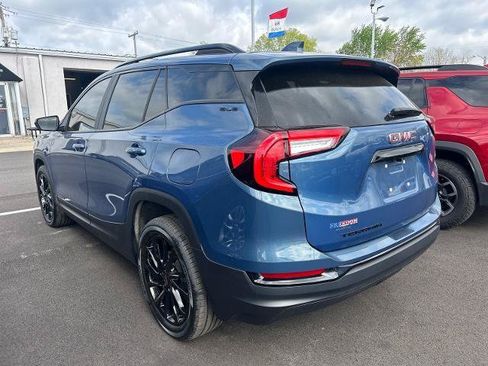 Used 2024 GMC Terrain SLE w/ Driver Convenience Package FWD image 4