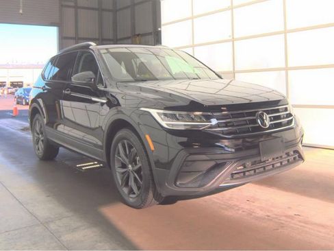 Used 2023 Volkswagen Tiguan SE AWD/4WD image 4