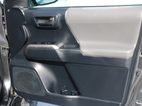 Used 2019 Toyota Tacoma SR5 image 18