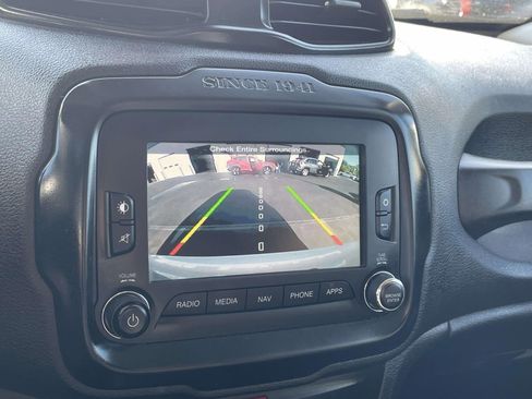 Used 2017 Jeep Renegade Latitude FWD image 26