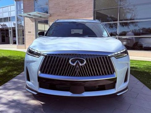 Certified 2026 INFINITI QX60 Luxe w/ Family Package AWD/4WD image 3