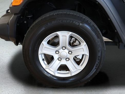 Used 2022 Jeep Wrangler Sport S image 9