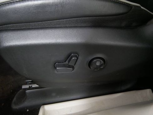 Used 2024 Chrysler Pacifica Limited image 16