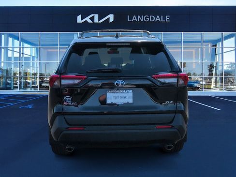 Used 2023 Toyota RAV4 XLE Premium image 8