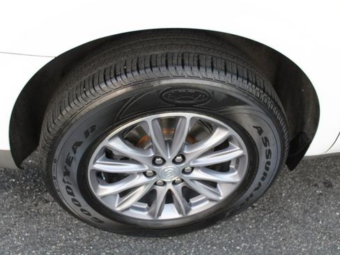 Used 2022 Buick Enclave Essence image 20