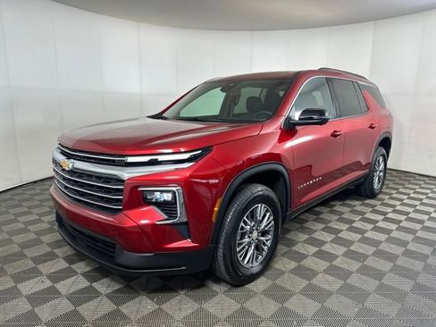 Used 2024 Chevrolet Traverse LT w/ Trailering Package image 7