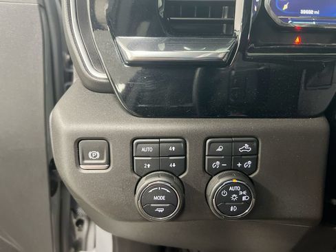 Used 2024 Chevrolet Silverado 1500 LT Trail Boss w/ Convenience Package II AWD/4WD image 19