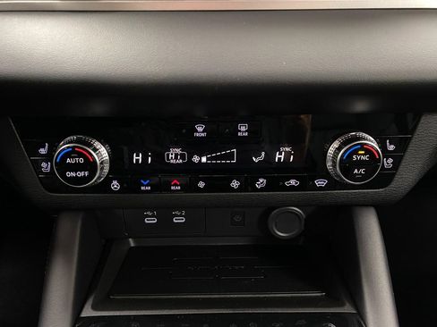 New 2025 Mitsubishi Outlander SEL image 25