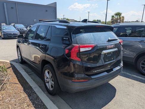 Used 2023 GMC Terrain SLE w/ Driver Convenience Package FWD image 4