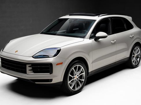 Used 2024 Porsche Cayenne AWD/4WD image 5