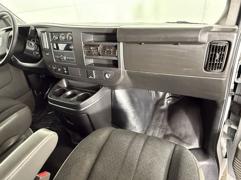 Used 2022 GMC Savana 2500 w/ Driver Convenience Package image 13