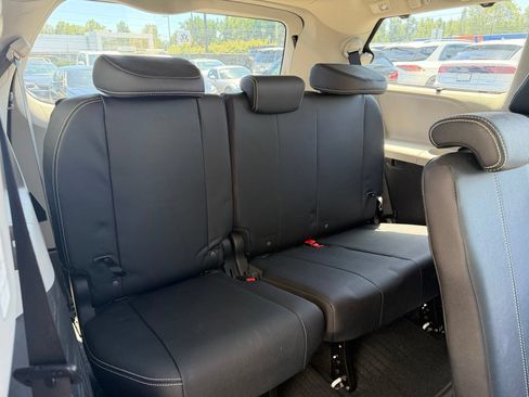 Used 2017 Toyota Sienna SE FWD image 21