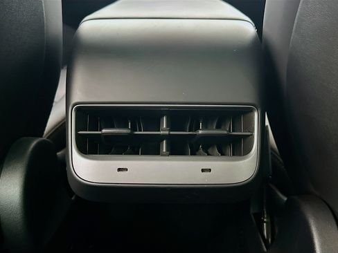 Used 2024 Tesla Model Y Long Range image 27