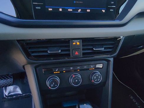 Used 2022 Volkswagen Taos SE w/ Panoramic Sunroof Package image 26