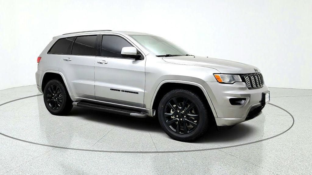 Used 2021 Jeep Grand Cherokee Laredo X AWD/4WD image 3