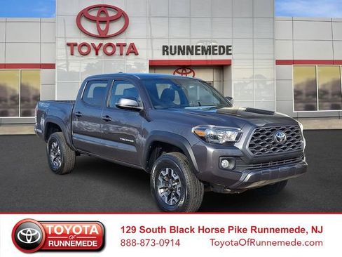 Used 2022 Toyota Tacoma TRD Off-Road image 1