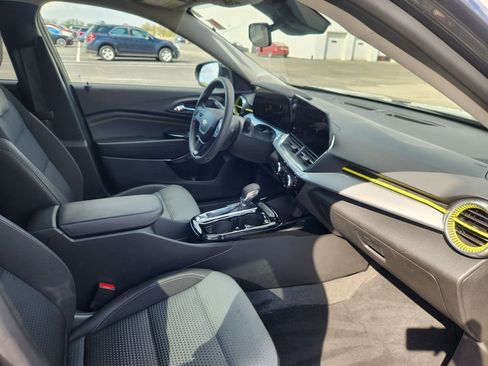 Used 2026 Chevrolet Trax LT FWD image 34