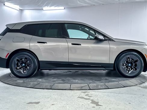 Used 2023 BMW iX xDrive50 w/ Premium Package image 8
