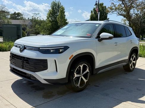 New 2026 Volkswagen Tiguan SE AWD/4WD image 2