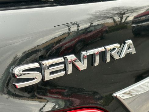 Used 2017 Nissan Sentra SR w/ SR Premium Technology Package image 10