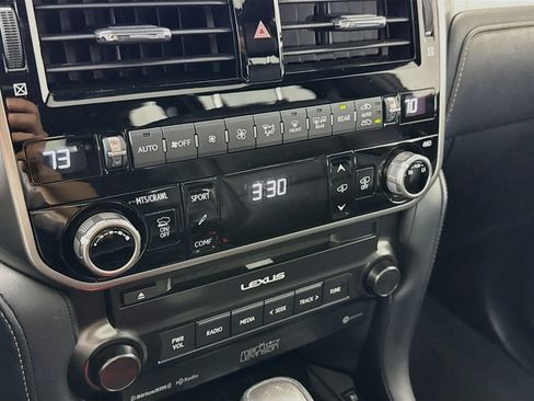 Used 2022 Lexus GX 460 Luxury w/ Off Road Package AWD/4WD image 17