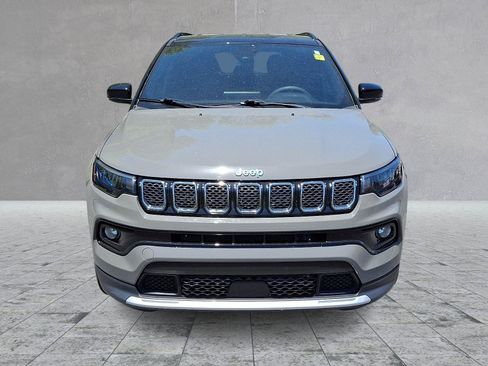 Used 2023 Jeep Compass Limited AWD/4WD image 2