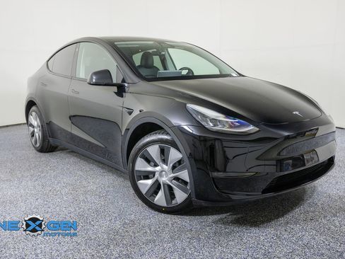 Used 2022 Tesla Model Y Long Range AWD/4WD image 1