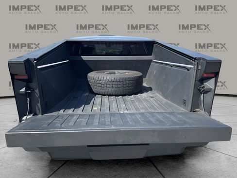 Used 2024 Tesla Cybertruck AWD Crew Cab image 31