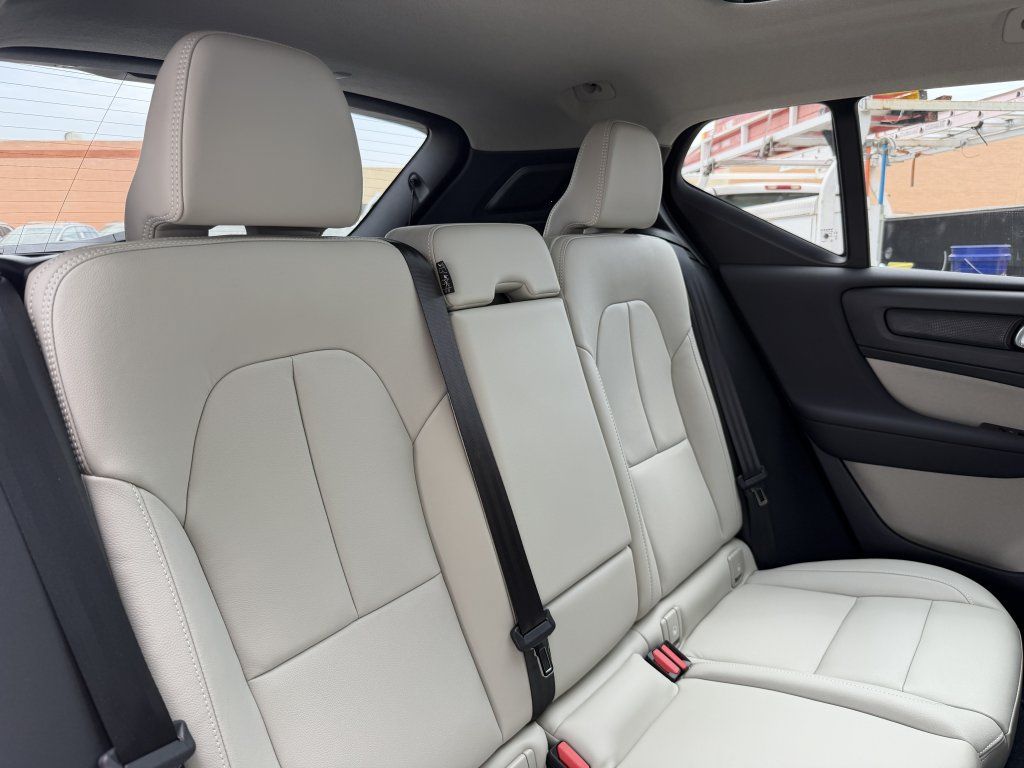 Used 2026 Volvo XC40 B4 Plus FWD image 41