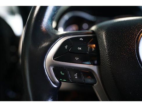 Used 2019 Jeep Grand Cherokee Altitude image 24