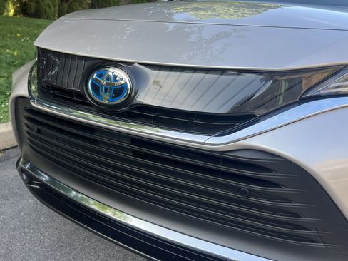 Used 2024 Toyota Venza XLE AWD/4WD image 59