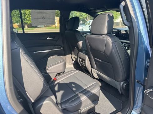 New 2025 Chevrolet Traverse LT w/ Driver Confidence Package image 18