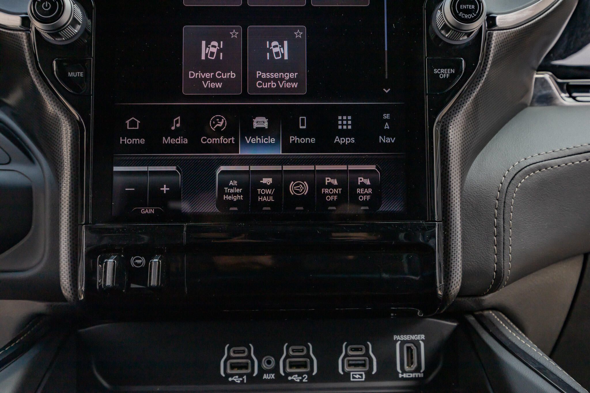 Used 2025 RAM 3500 Limited AWD/4WD image 27
