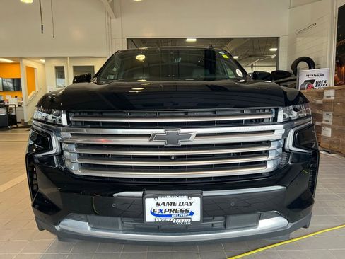 Used 2023 Chevrolet Suburban High Country AWD/4WD image 2